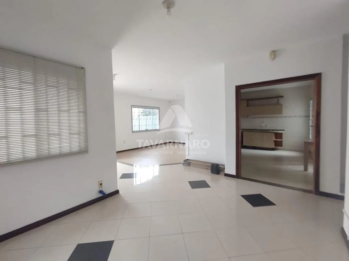 Casa para alugar com 4 quartos, 196m² - Foto 4