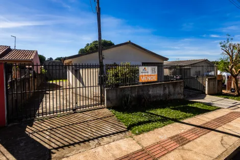 Alugar Casa / Padrão em Ponta Grossa. apenas R$ 330.000,00