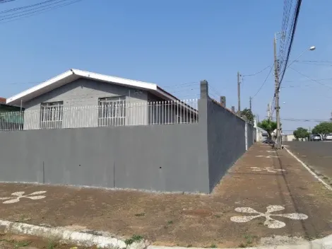 Alugar Casa / Padrão em Ponta Grossa. apenas R$ 380.000,00